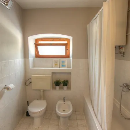 Apartament Toni Lukoran